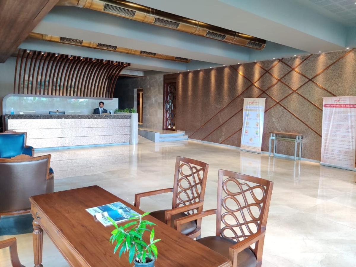Yogi Midtown Hotel 4*