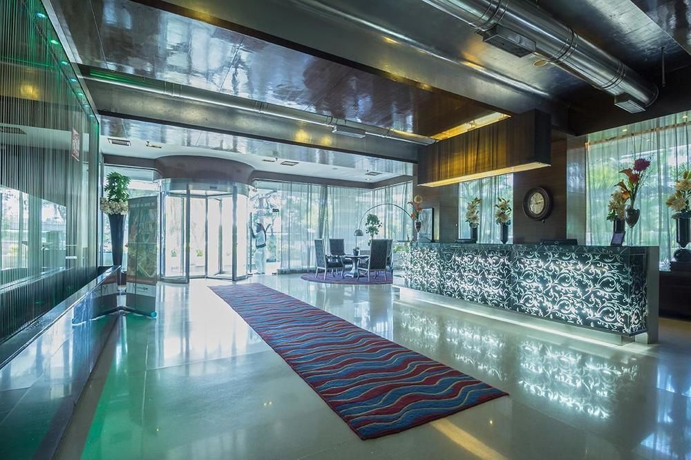 Hotel Yogi Midtown 4*