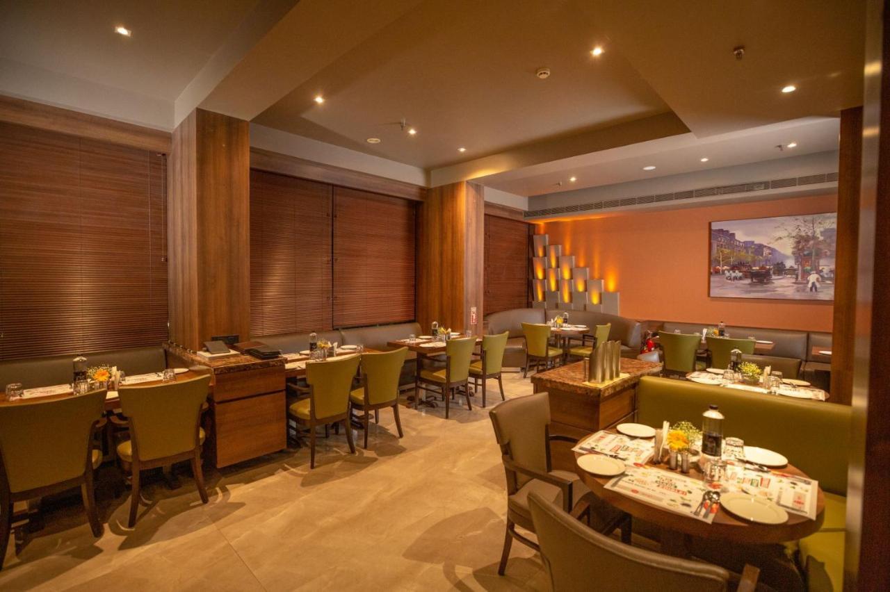 Yogi Midtown Hotel 4*