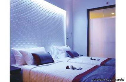 Yogi Midtown Hotel 4*