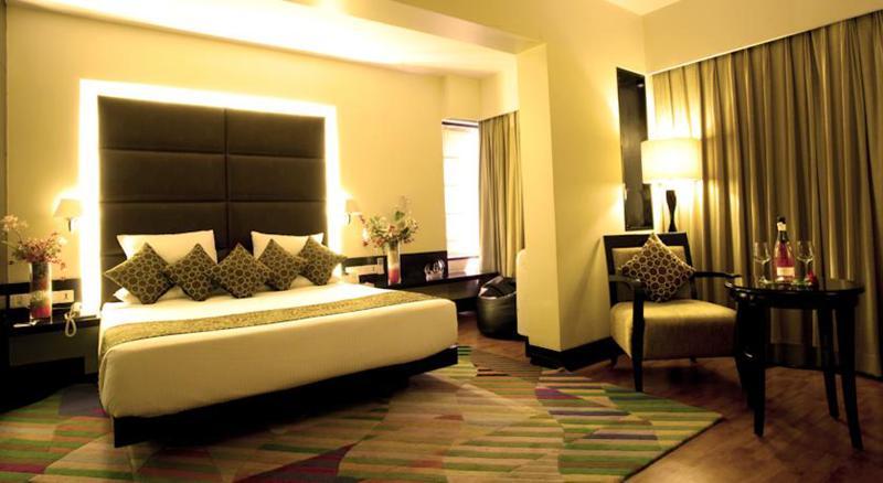 Yogi Midtown Hotel 4*